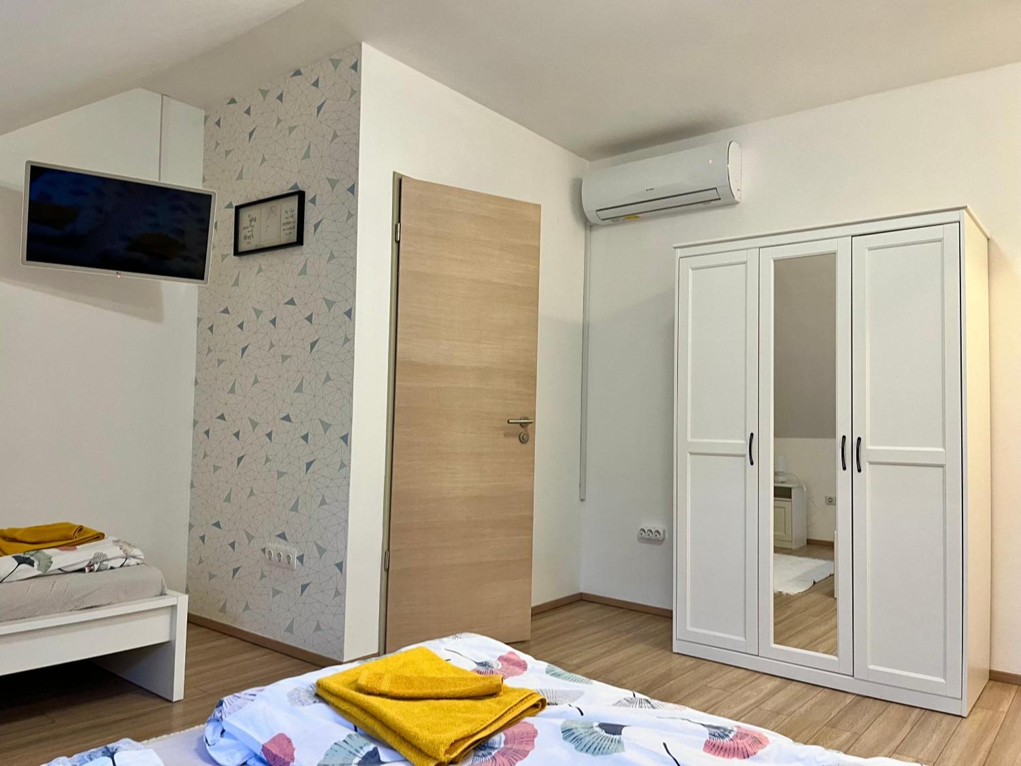 Hotel Pipacs Panir & Grill Garden Vendeghaz à Győrújbarát Extérieur photo
